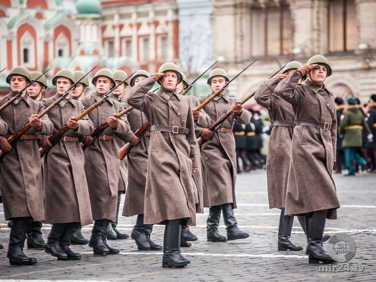 Где проходил парад 41. Парад 1941 года на красной площади. Парад советских войск на красной площади в Москве 7 ноября 1941 года. Зимний парад в Москве 1941. Парад на красной площади 7 ноября 1941.