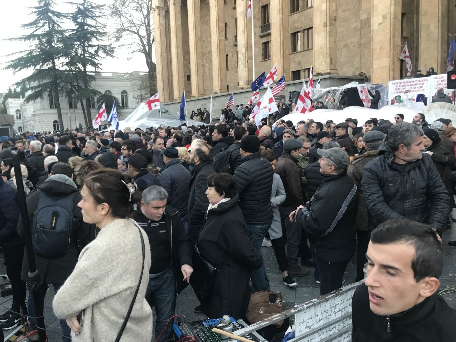 Тысячи сторонников Вашадзе устроили в Тбилиси акцию протеста