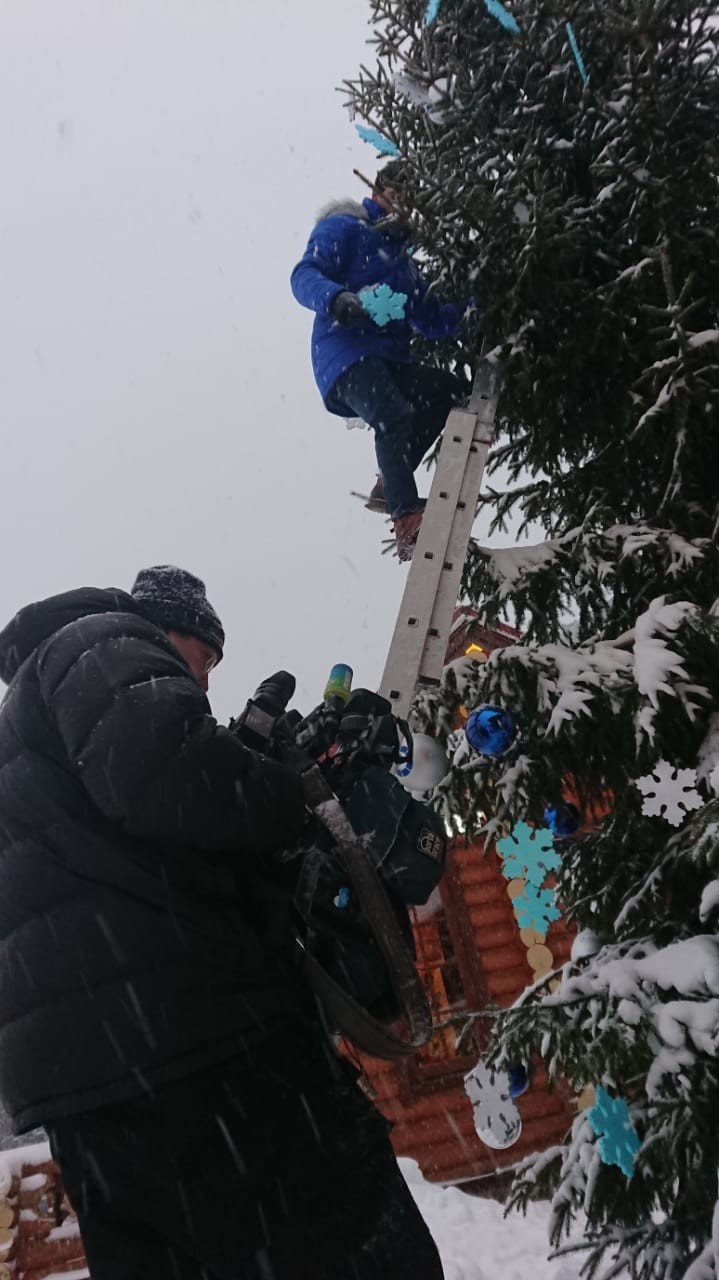 Новый год по-карельски: «Мир» нарядил елку в парке «Рускеала»