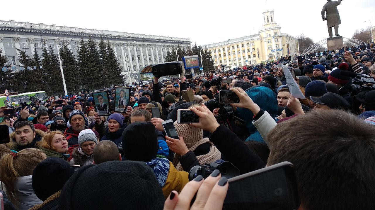 Концерт на площади советов в Кемерово фото. Протесты в Кемерово на Советской площади. В Кемерово ближайший концерт. Кемерово митинг
