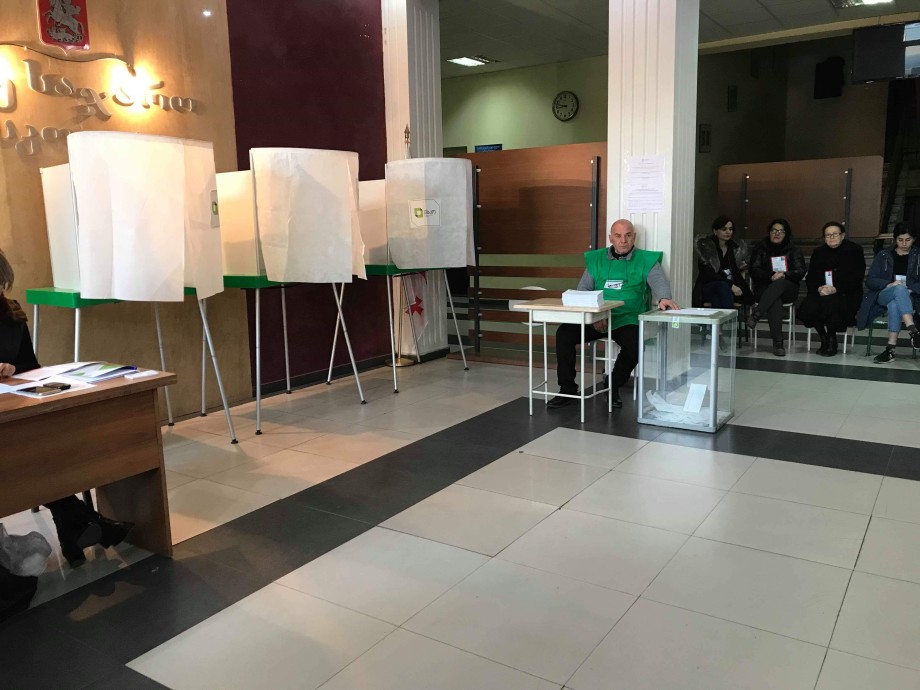 В Грузии стартовал второй тур выборов президента