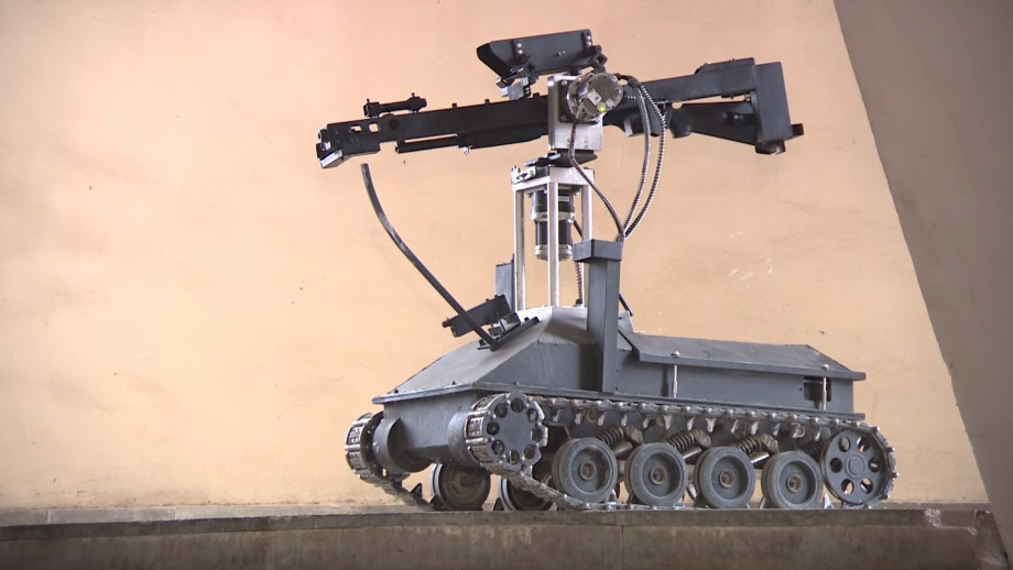 Железный скорпион: в Армении создали боевого робота