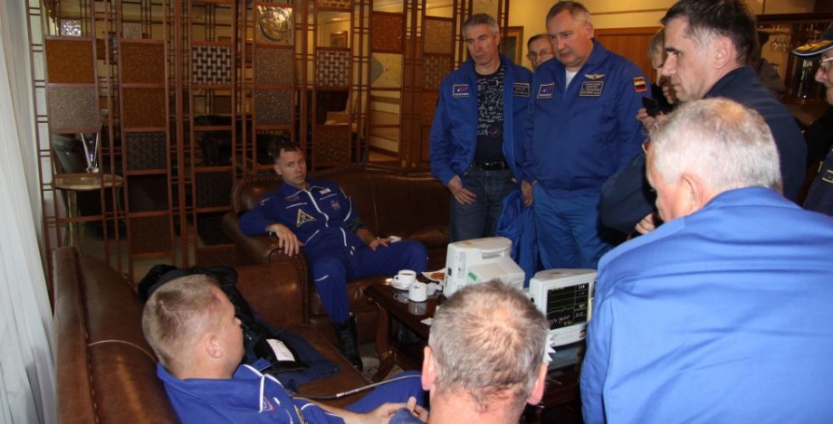 Роскосмос выложил фотографии космонавтов Овчинина и Хейга