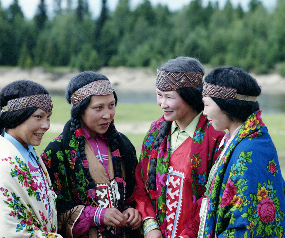 Разговаривать запрещено: свадебные традиции малых народов России