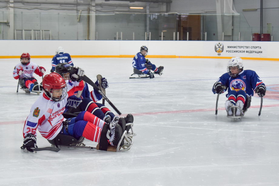 Горячие сердца следж-хоккея: как спорт научил детей с инвалидностью не чувствовать себя изгоями