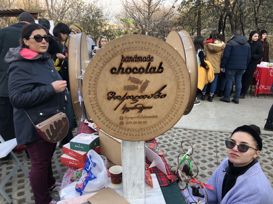 Рай для сладкоежек: в Тбилисском ботаническом саду устроили праздник шоколада