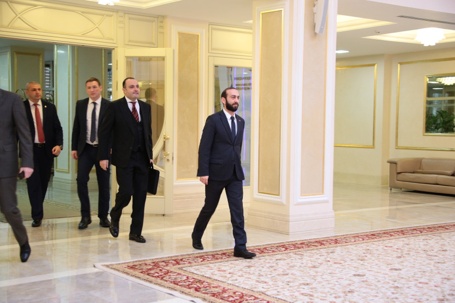 Спикер парламента Армении выступит на заседании Совета Федерации
