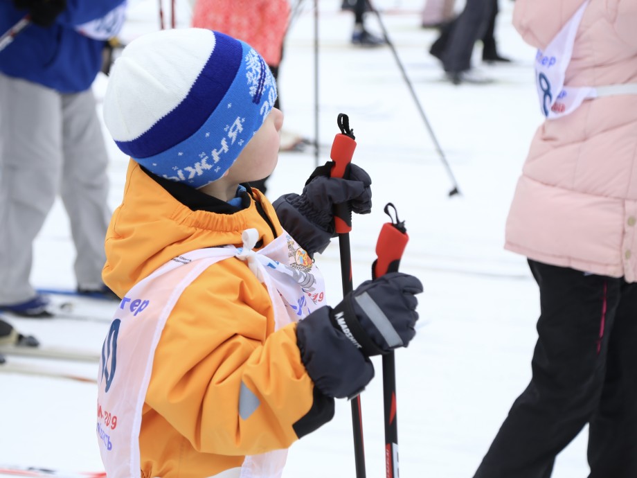 От звезд спорта до малышей: россияне вышли на самую массовую лыжню