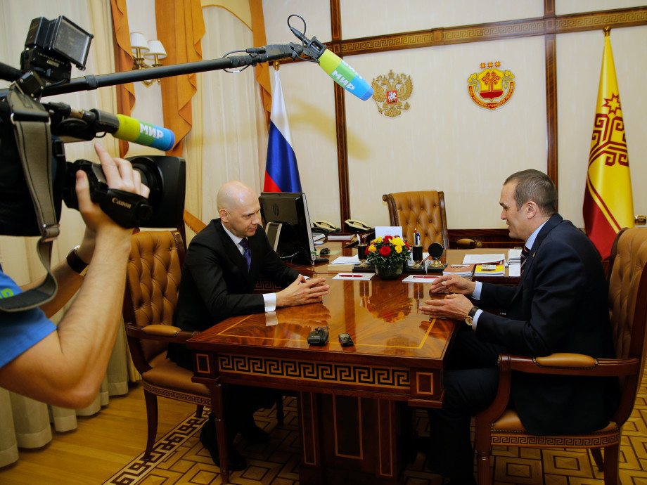 Глава Чувашии провел встречу с председателем МТРК «Мир»
