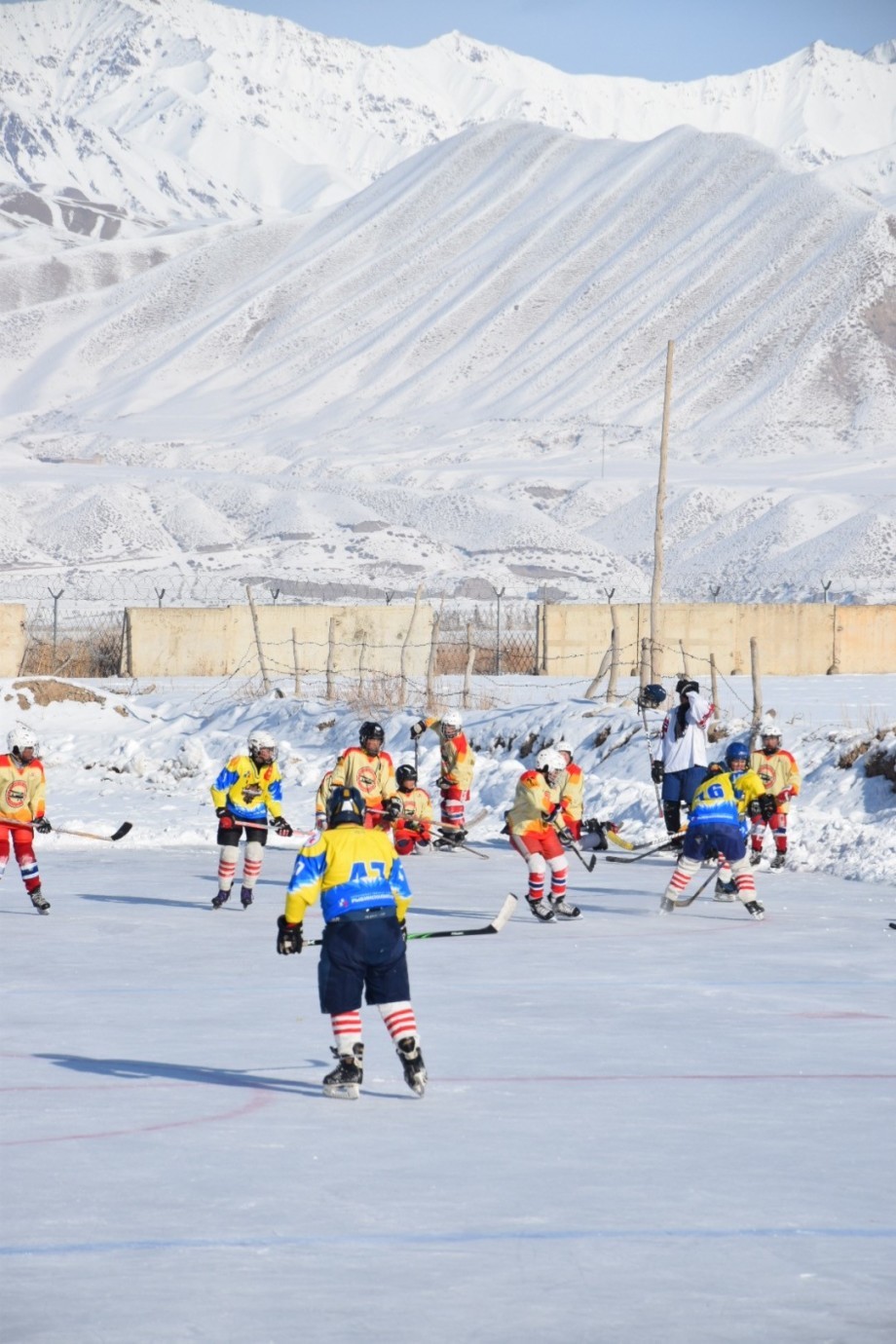 Хоккей по-нарынски: под открытым небом и при двадцатиградусном морозе