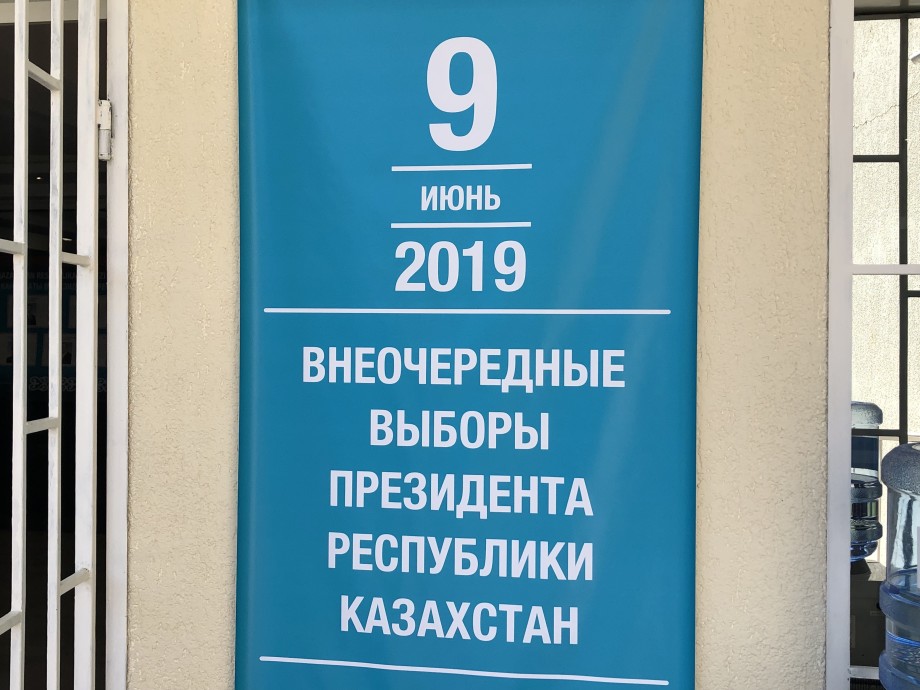 Турпоездка на выборы: казахстанцы голосуют в Тбилиси