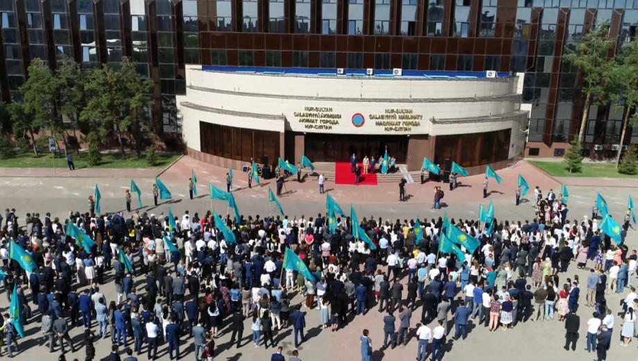 Крылатые тулпары, беркут, солнце и звезда: о чем говорят государственные символы Казахстана