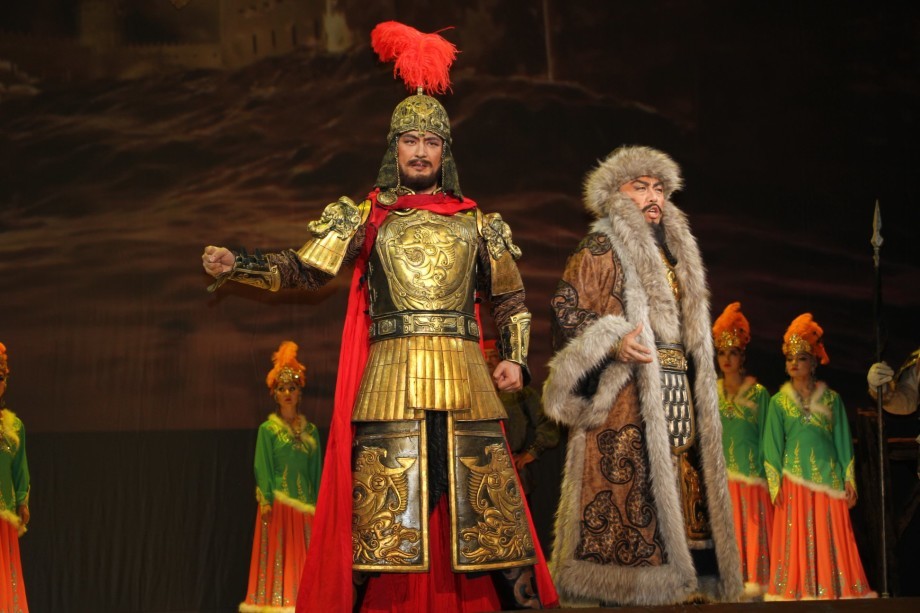 Киргизский эпос в китайском исполнении: артисты из КНР привезли в Бишкек оперу «Манас» 