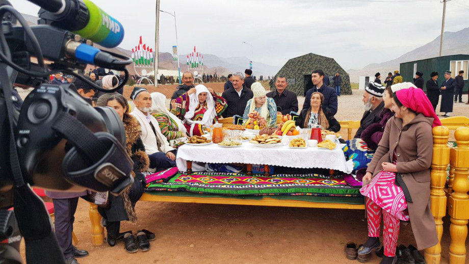 Концерт и теплая встреча: открытие КПП на таджикско-узбекской границе стало праздником