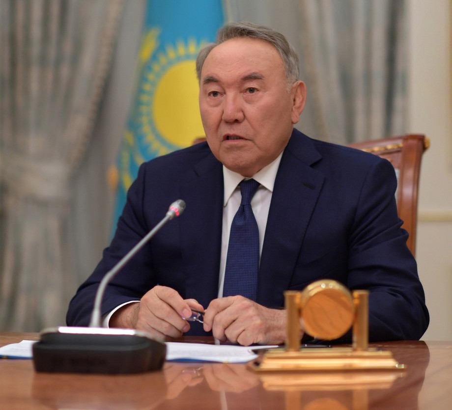 Назарбаев занял пост