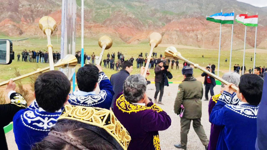 Концерт и теплая встреча: открытие КПП на таджикско-узбекской границе стало праздником