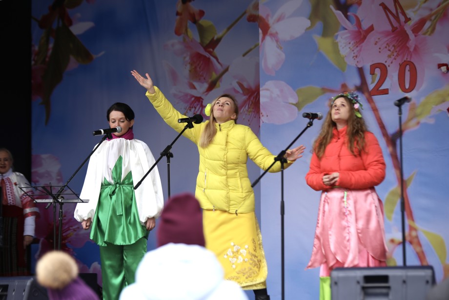 Танцы, песни, Мэрцишор: москвичи встретили весну по-молдавски