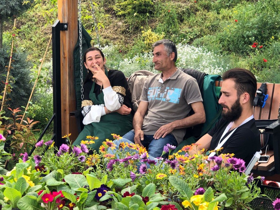 Под знаком розы: в Тбилисском ботаническом саду открылся фестиваль цветов