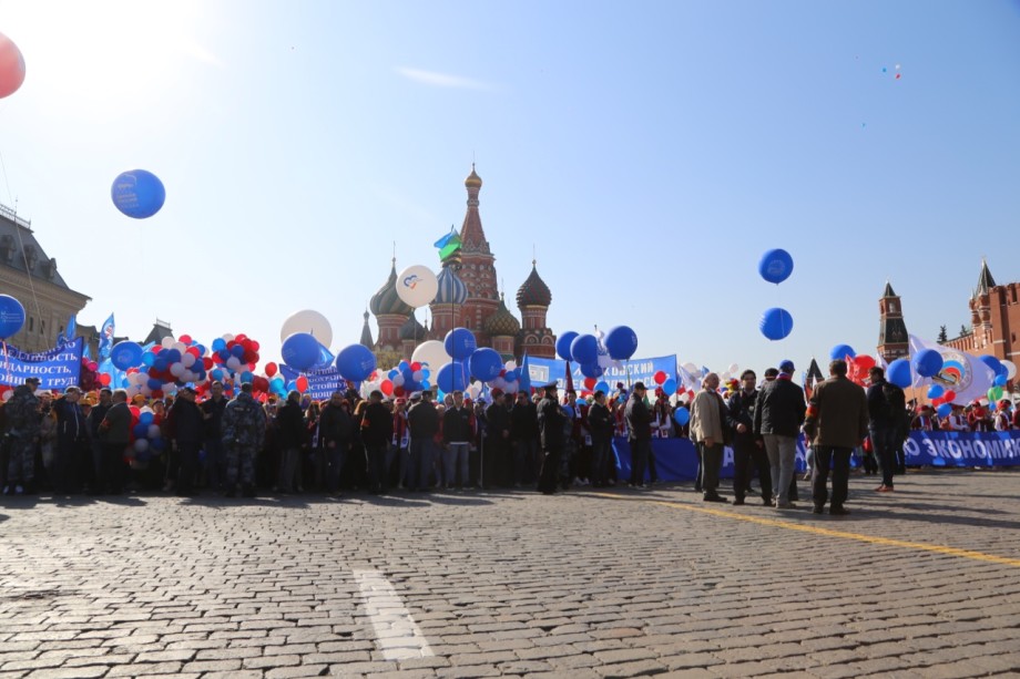 Профсоюзы отметили Первомай массовым шествием на Красной площади