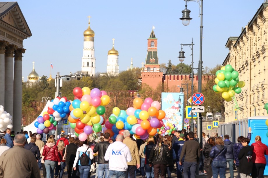 Профсоюзы отметили Первомай массовым шествием на Красной площади