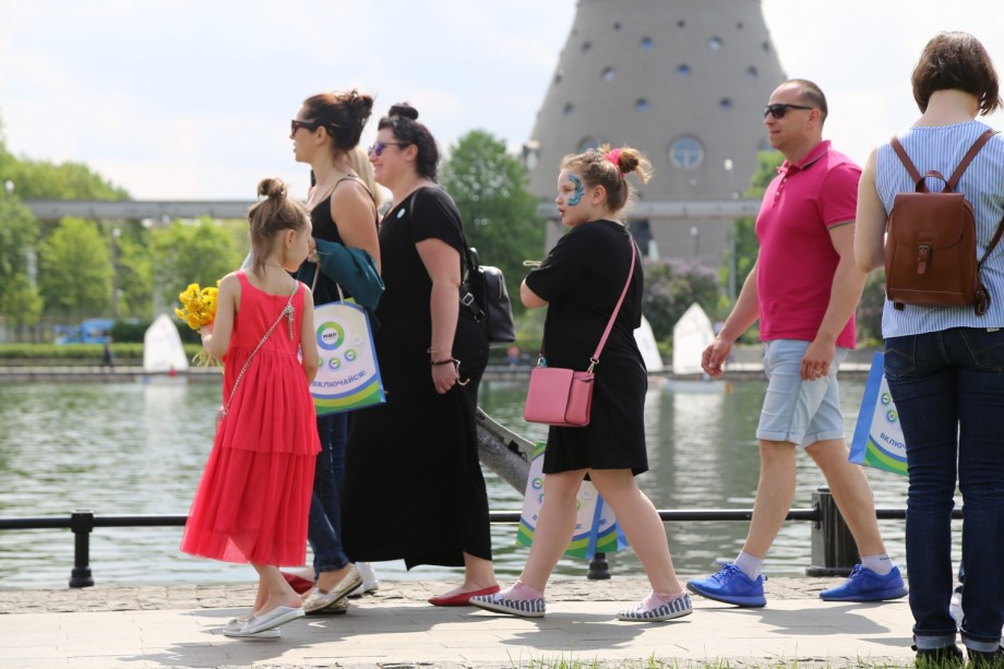Парусный фестиваль: праздник на Останкинском пруду в самом разгаре