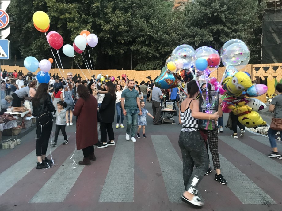 «Тбилисоба» в цветах: столица Грузии празднует День города