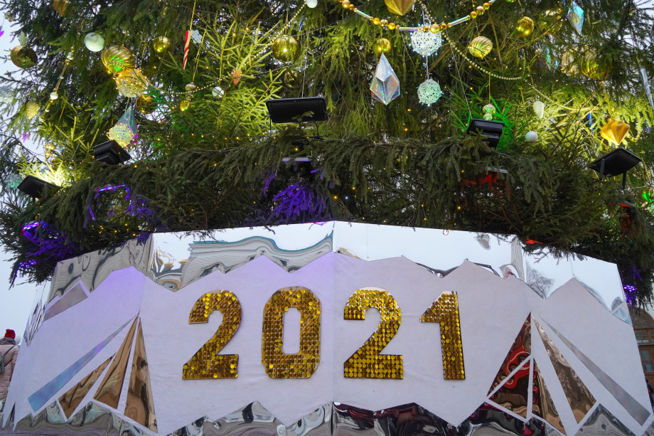 Главный символ Нового года: в Москве нарядили кремлевскую елку