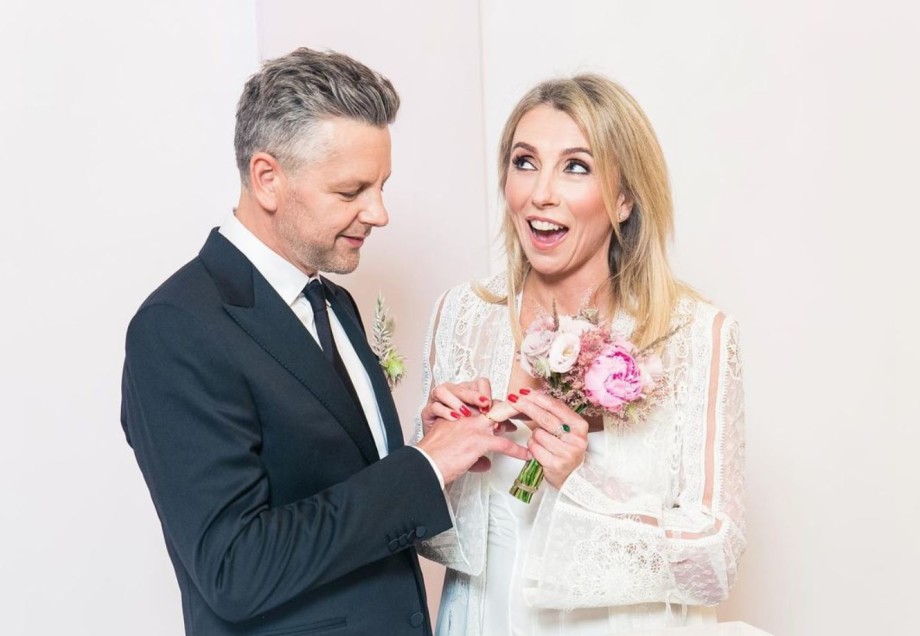Свадьба удалась: самые яркие бракосочетания знаменитостей в 2020 году