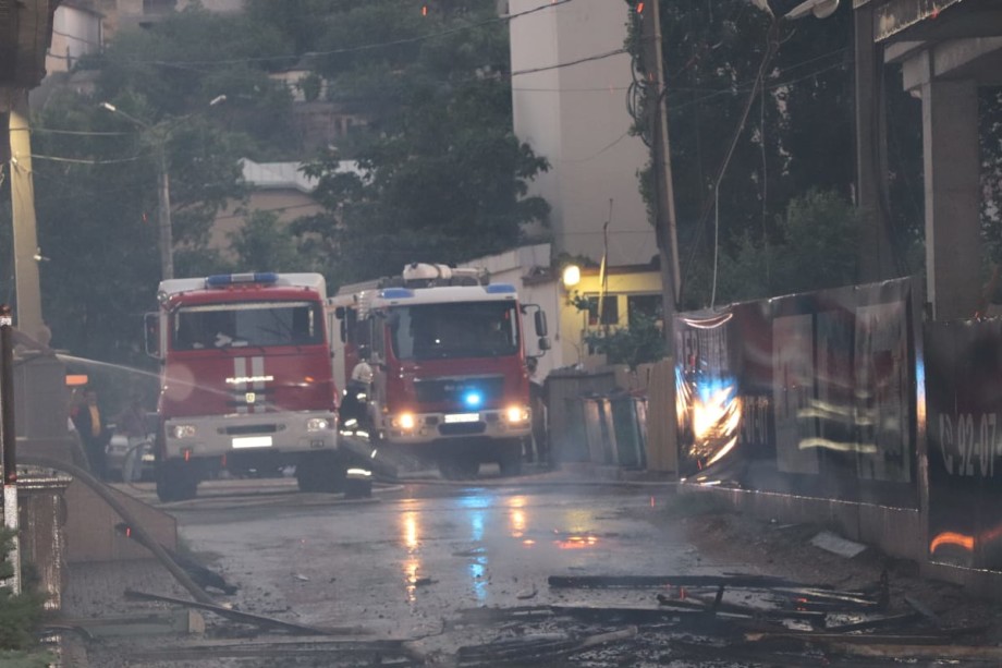 В Махачкале возник пожар в строящемся многоэтажном доме