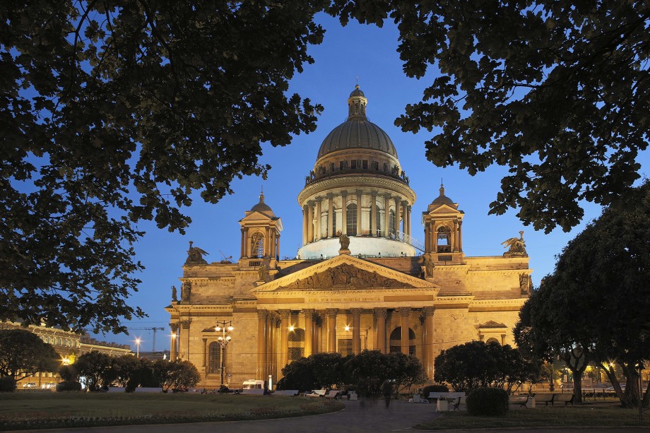 площадь исаакиевского собора квадратных метров