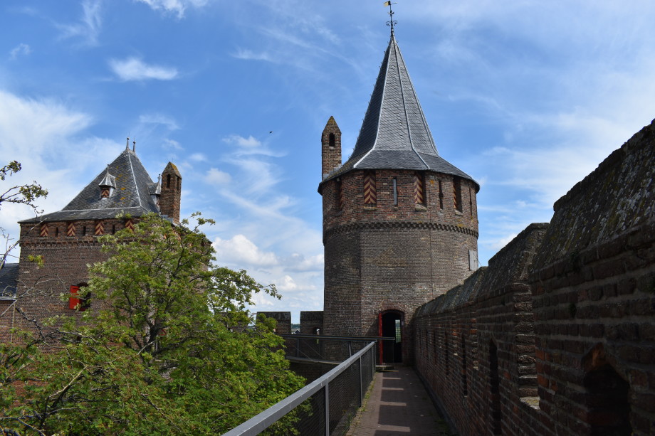 Странные и жуткие средневековые традиции: что скрывает Мейдерслот – один из самых красивых замков в Европе?