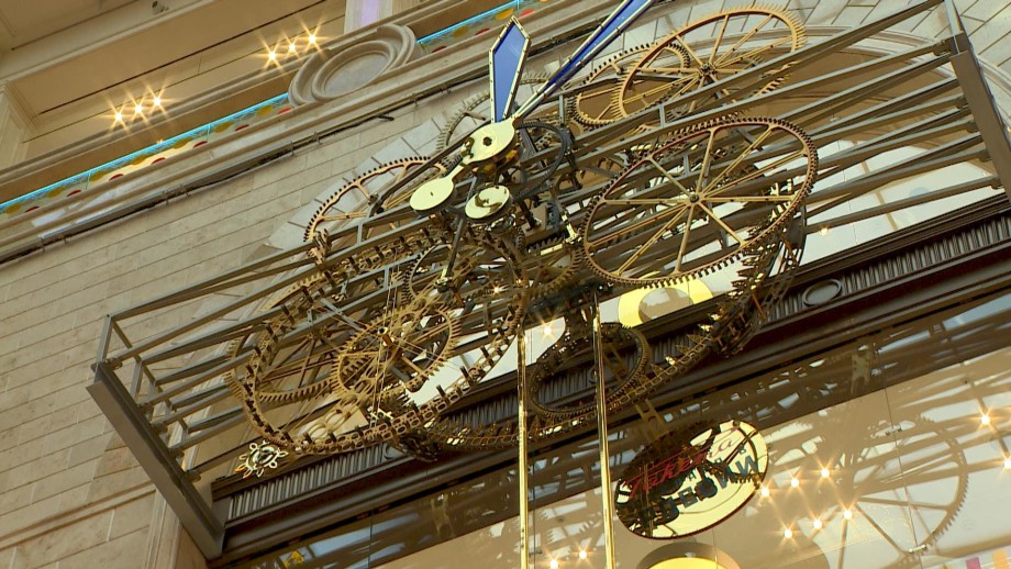 Как петербургские мастера помогают восстанавливать часы Собора Парижской Богоматери