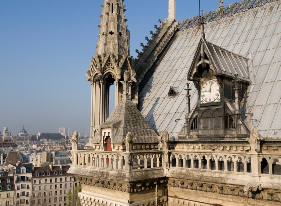 Как петербургские мастера помогают восстанавливать часы Собора Парижской Богоматери