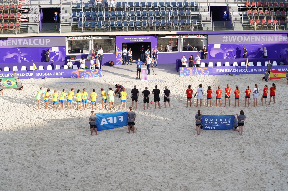 В Лужниках стартовал первый Межконтинентальный кубок по женскому пляжному футболу