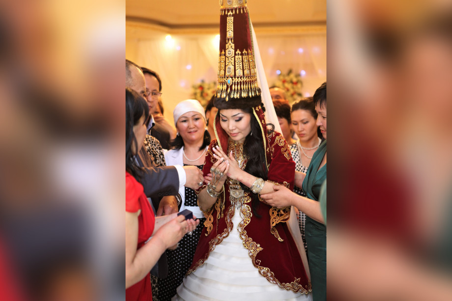 Саукеле для дочери: как головной убор мог защитить казахскую невесту