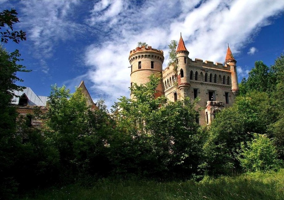 Неоготические замки, «пряничный домик» и башня Шухова: красивейшие усадьбы, о которых вы могли не знать
