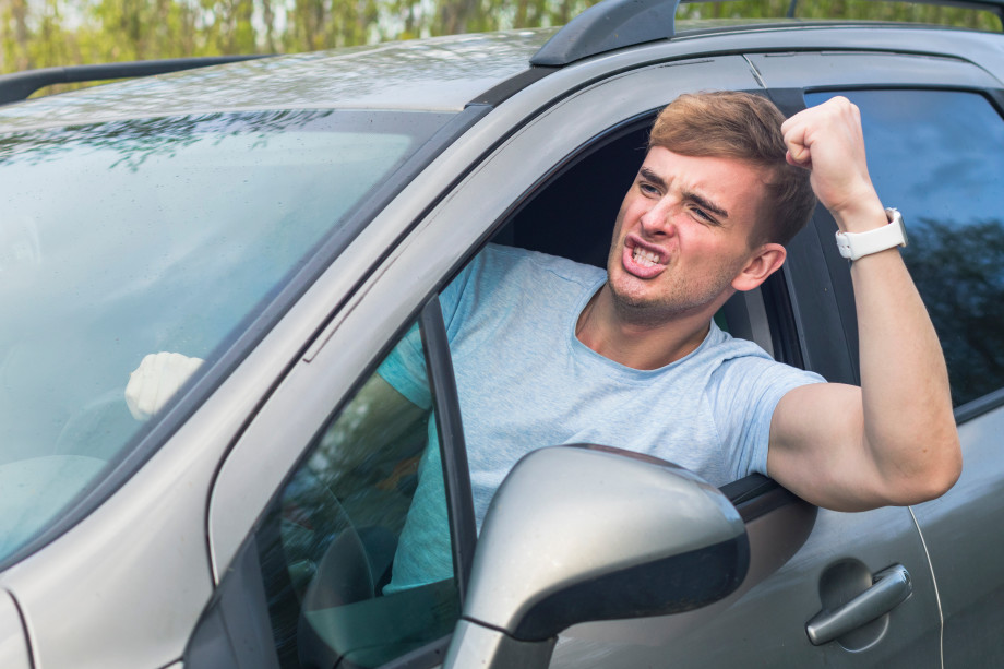 Хамство на дорогах: как вести себя с агрессивными водителями?