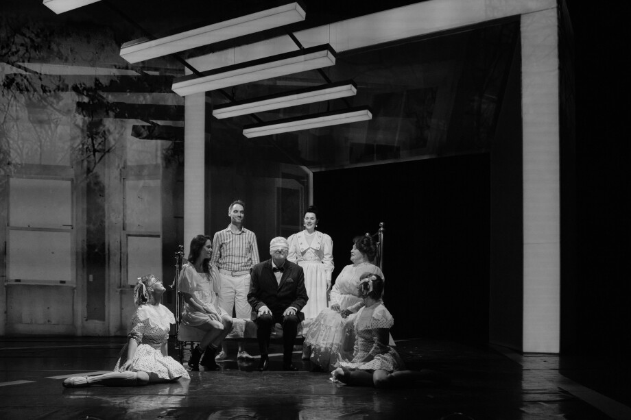 Старость и молодость, надежда и одиночество: «Земляничная поляна» на сцене Театра на Таганке