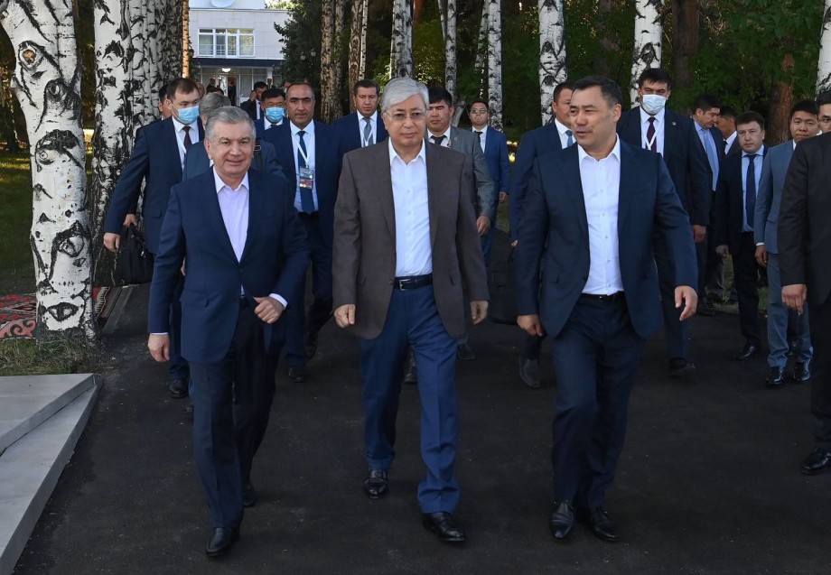 Президенты Казахстана, Узбекистана и Кыргызстана прокатились на теплоходе по озеру Иссык-Куль