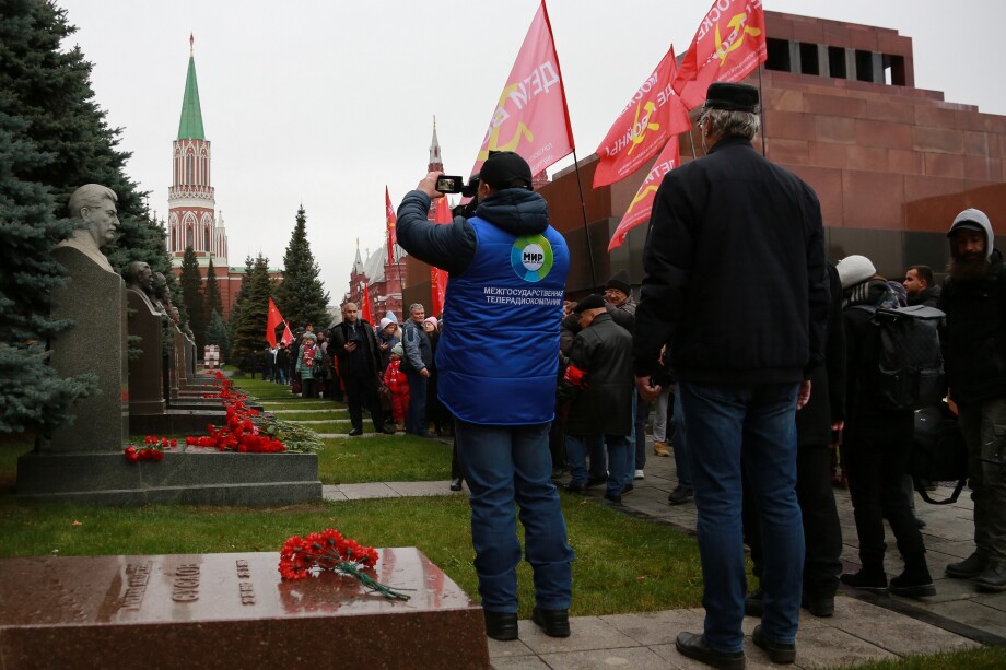 Российские и белорусские коммунисты отметили 105-летие Октябрьской революции