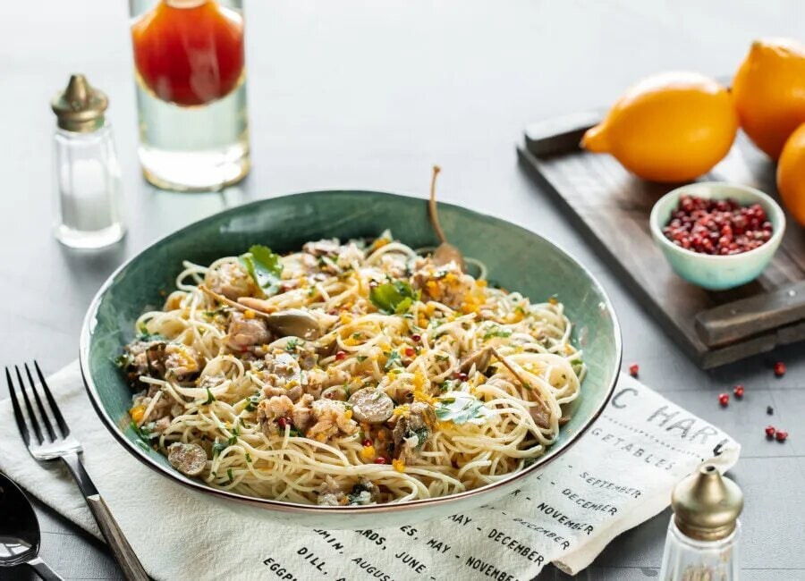 С тунцом, грибным соусом и ароматными травами: рецепты пасты ко Всемирному дню макарон