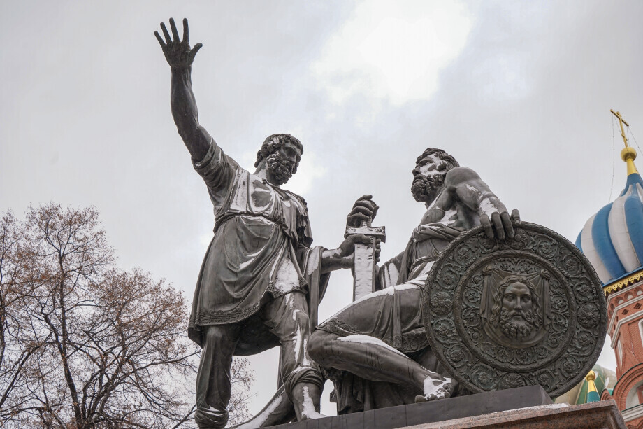 Завершилась реставрация памятника Минину и Пожарскому на Красной площади