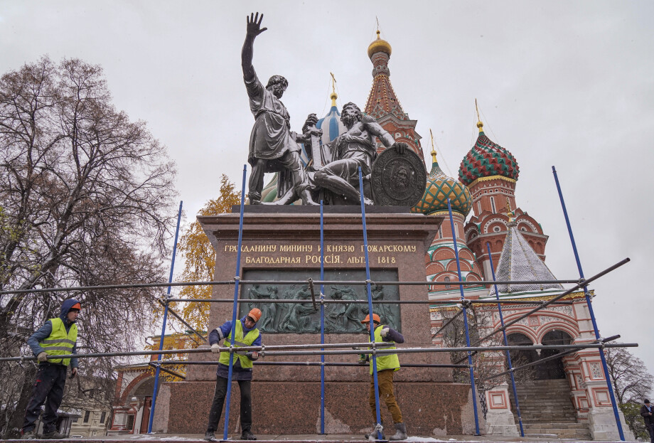 Завершилась реставрация памятника Минину и Пожарскому на Красной площади