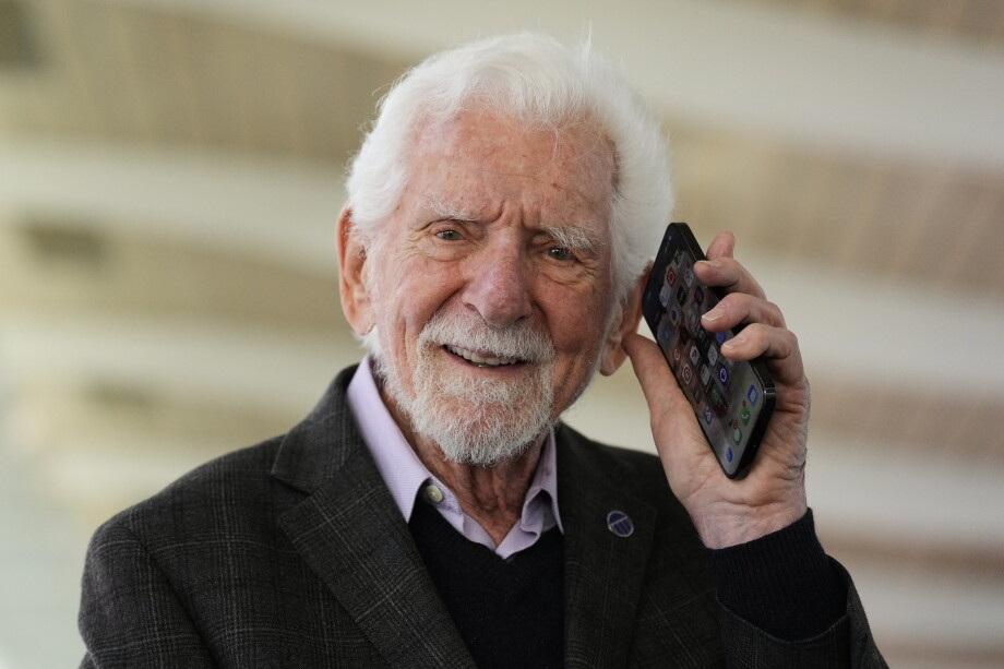 94-летний изобретатель «мобильника» рассказал, каким видит будущее смартфона