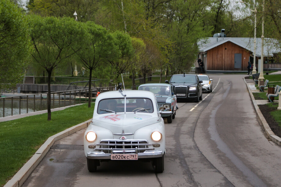 «Парад «Побед» – история в винтиках: легендарные автомобили советской эпохи показали в Москве
