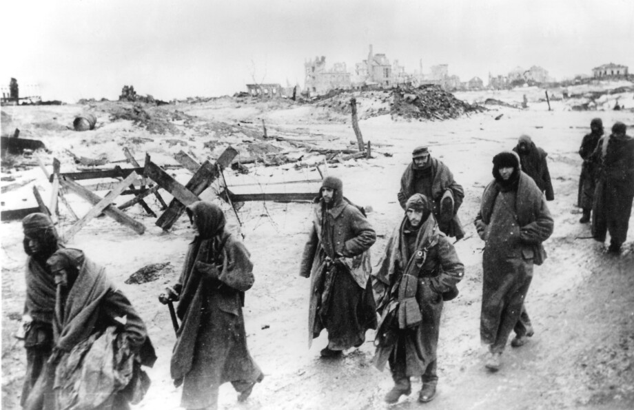 «За один день погибло 40 тысяч жителей»: почему немцы не оставили Сталинград, а СССР не эвакуировал население?