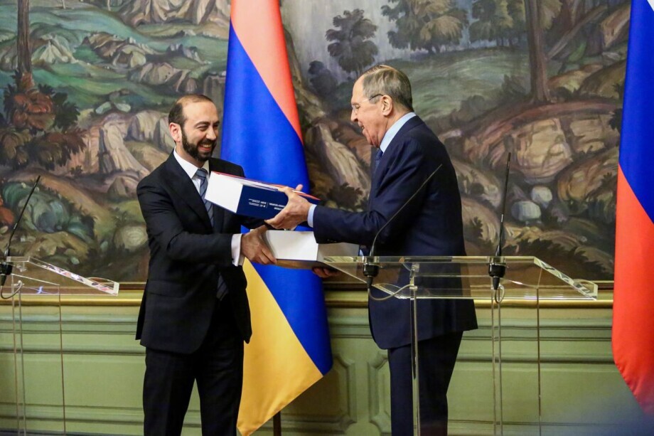 Главы МИД Армении и России отметили совместные успехи двух стран в экономике и образовании