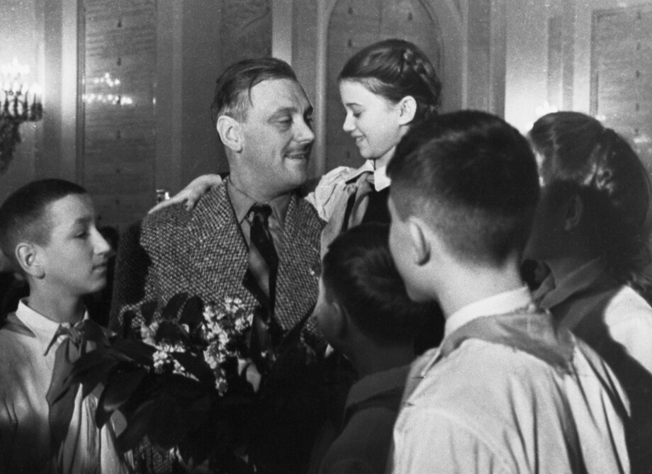 Детство с гувернанткой, критика за приспособленчество и одобрение Сталина: 110 лет со дня рождения Сергея Михалкова
