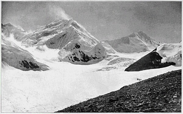 Эверест как покорение себя: исследователь Центральной и Южной Азии – об истории восхождения на высочайшую гору Земли