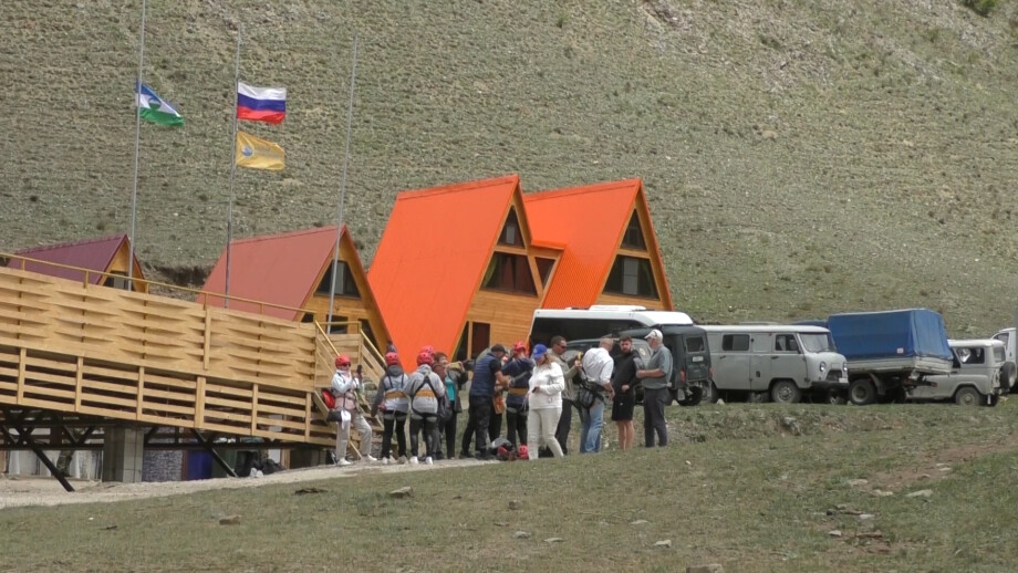 Прогулки над пропастью: на Кавказе стартовал сезон экстремального туризма